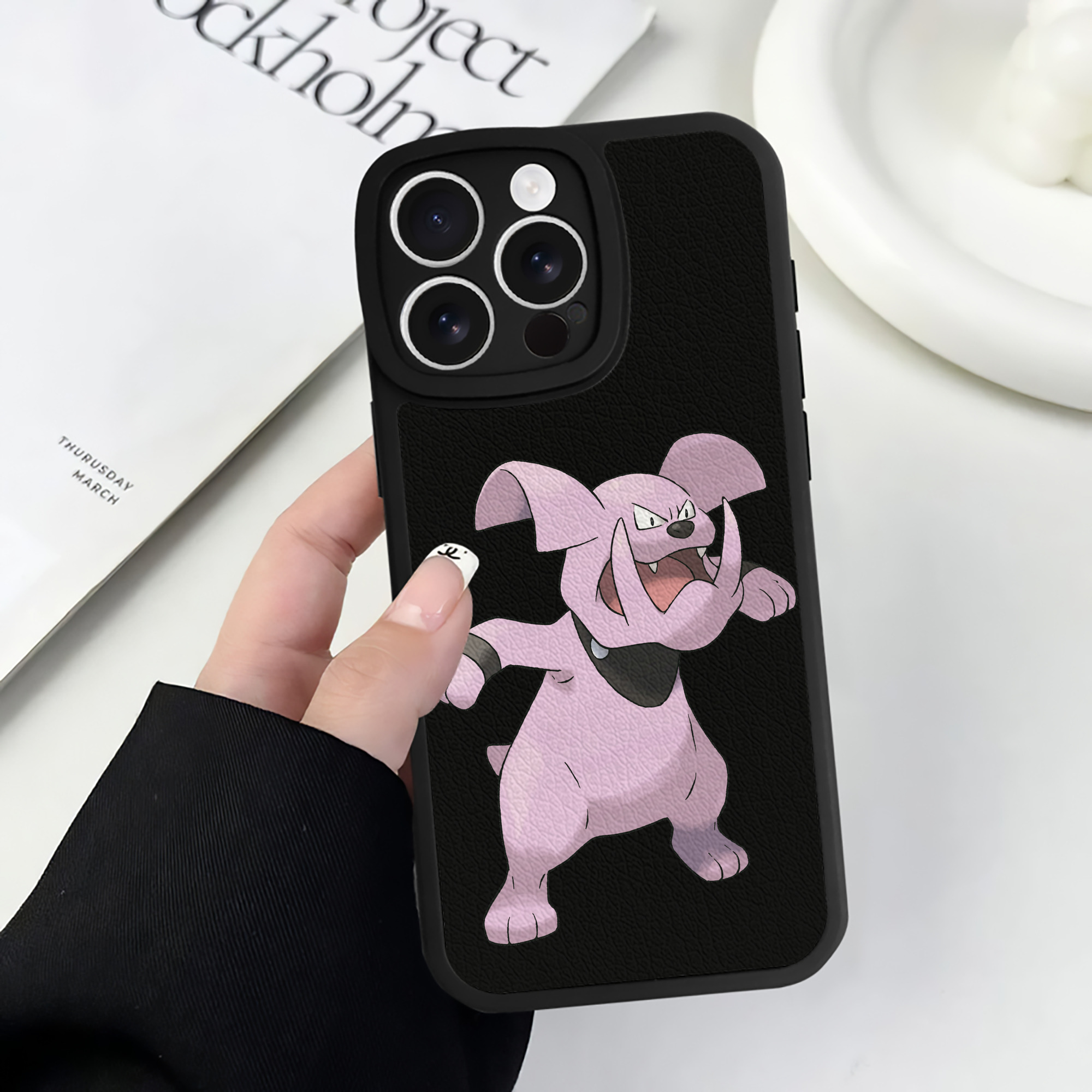 （画像用） ポケットモンスター Pokémon 【iPhone 16シリーズ対応】シリコンスマホケース（レザー調） 材質：シリコン